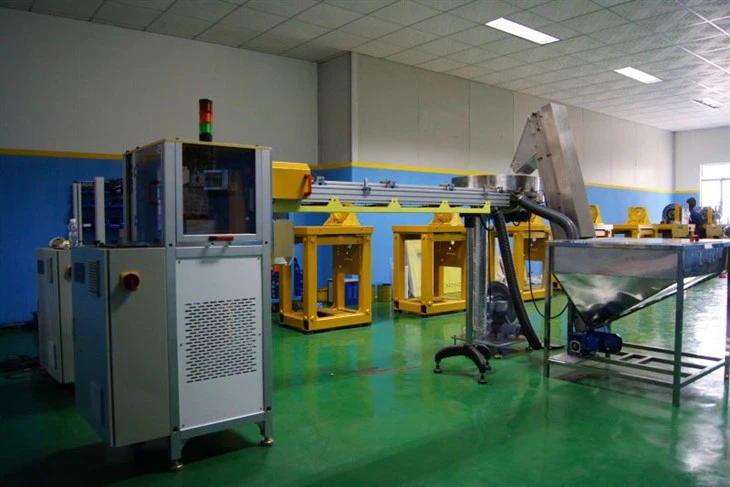 מכונת חיתוך וקיפול פקק בקבוק